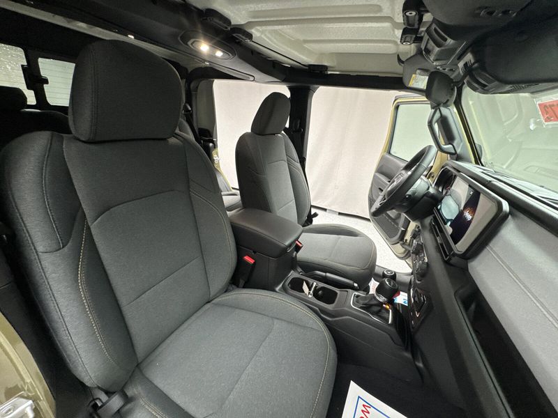 2025 Jeep Gladiator Sport S 4x4Image 18
