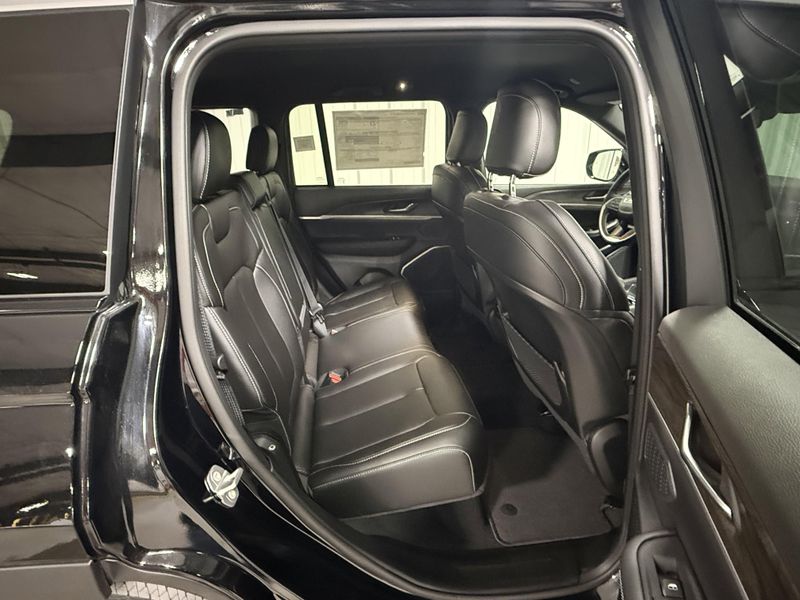 New 2026 Jeep Grand Cherokee Limited 4x4Image 10