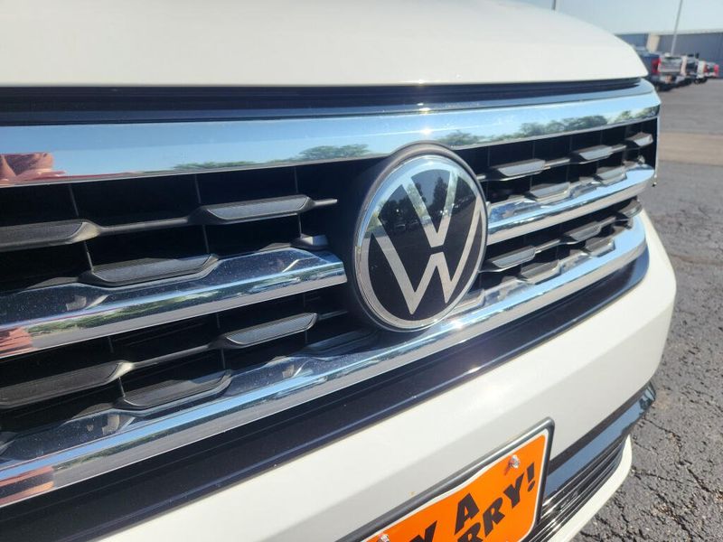 Used 2021 Volkswagen Atlas 3.6L V6 SE w/Technology R-Line