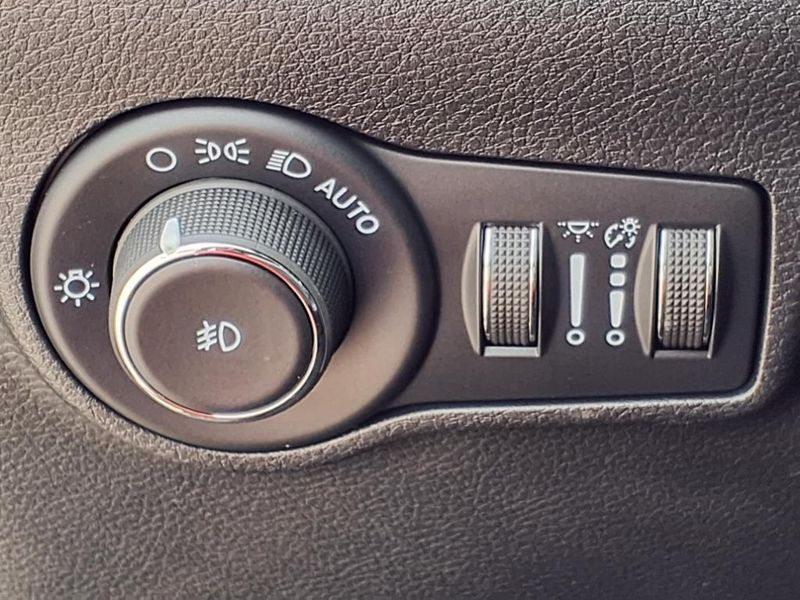 2022 Jeep Compass LimitedImage 12