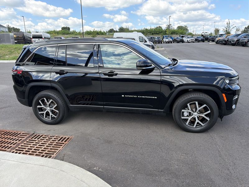 Used 2024 Jeep Grand Cherokee LimitedImage 8