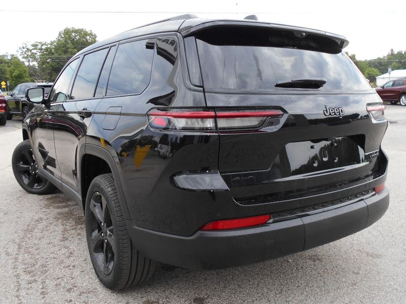 New 2025 Jeep Grand Cherokee L Limited 4x4Image 3