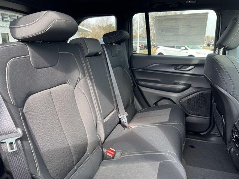 2025 Jeep Grand Cherokee Laredo X 4x4