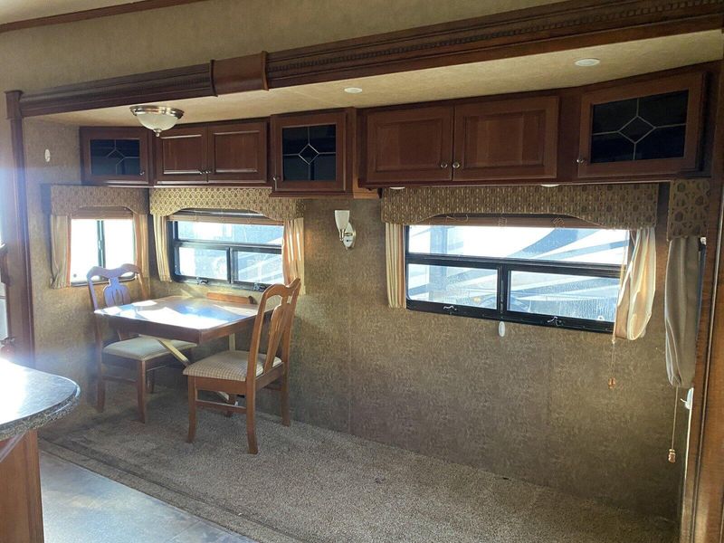 2012 DUTCHMEN INFINITY M-3850 RL Image 23