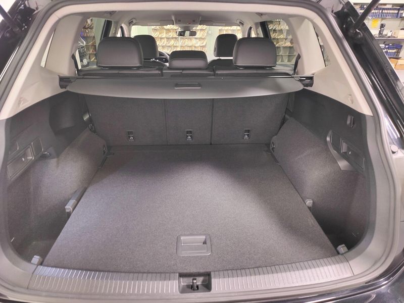 Used 2022 Volkswagen Tiguan SE 4-Motion AWDImage 9