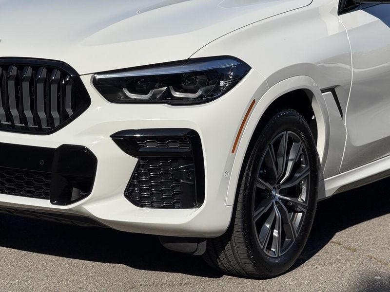 2022 BMW X6 xDrive40iImage 11