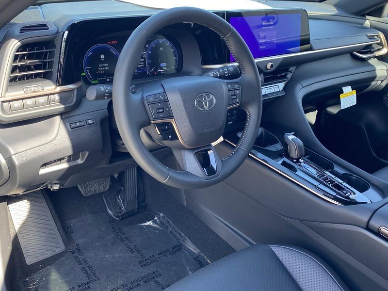 2025 Toyota Crown Signia Image 13