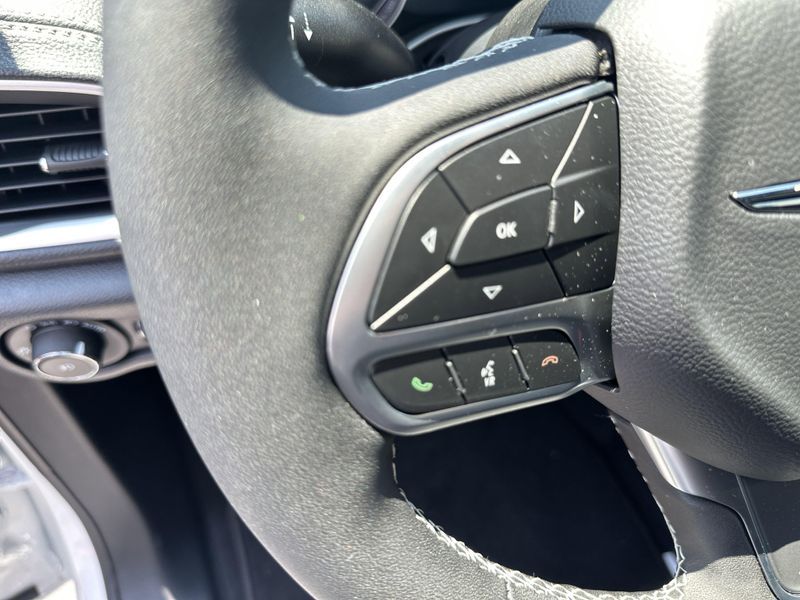 New 2025 Chrysler Pacifica SelectImage 21