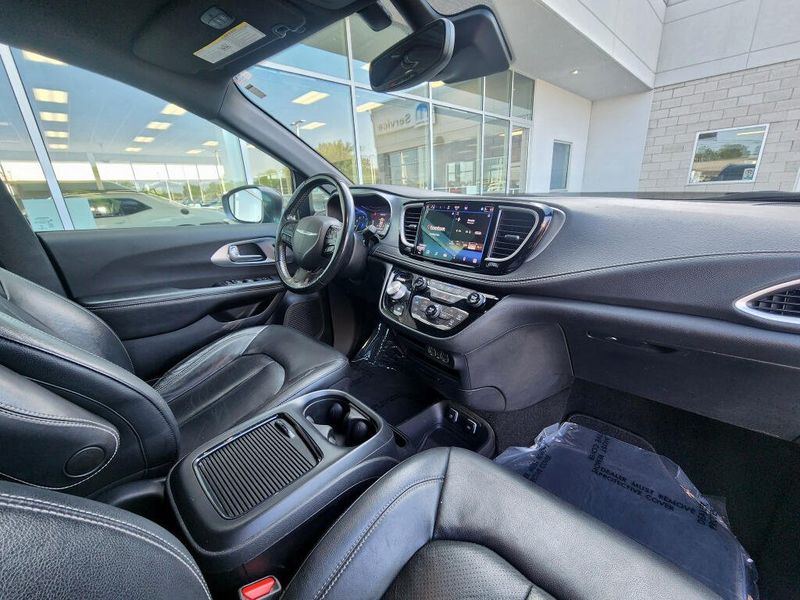Used 2021 Chrysler Pacifica Touring L S