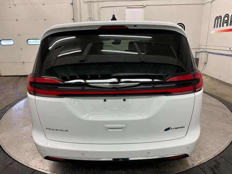 2023 Chrysler Pacifica Hybrid Touring LImage 14