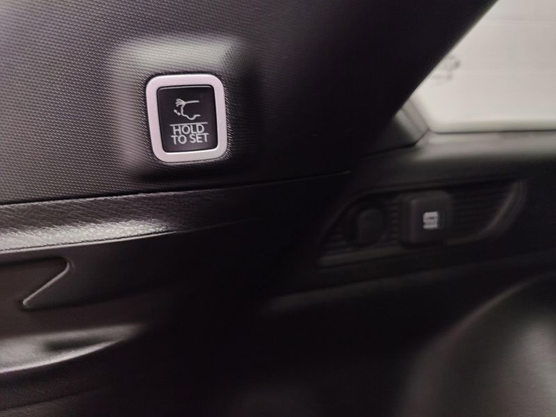 Used 2024 Jeep Grand Cherokee Laredo Luxury Tech V6 4X4Image 9