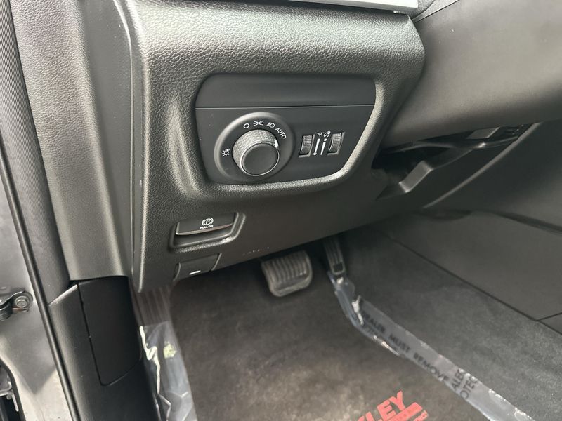 Used 2025 Jeep Grand Cherokee Altitude XImage 4