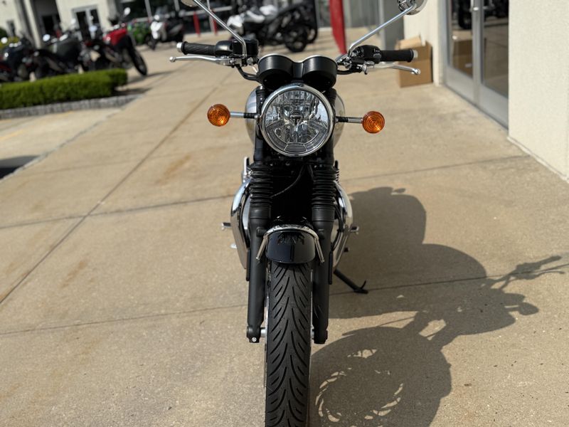 2025 Triumph Bonneville T120Image 4