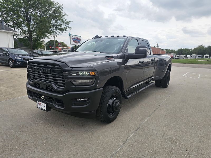 2025 RAM 3500 TradesmanImage 4