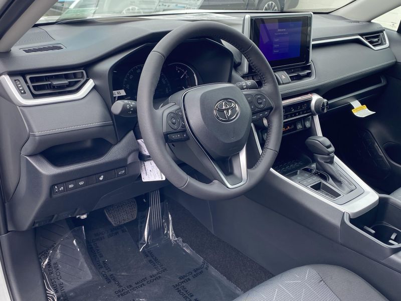 2025 Toyota RAV4 XLEImage 13