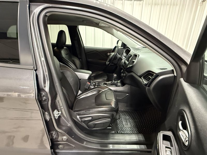 Used 2020 Jeep Cherokee AltitudeImage 12