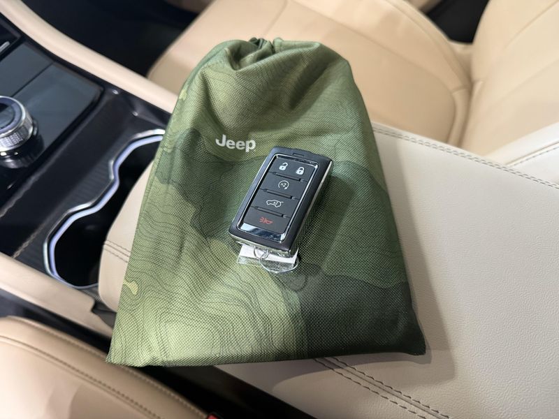 Used 2025 Jeep Grand Cherokee L LimitedImage 25