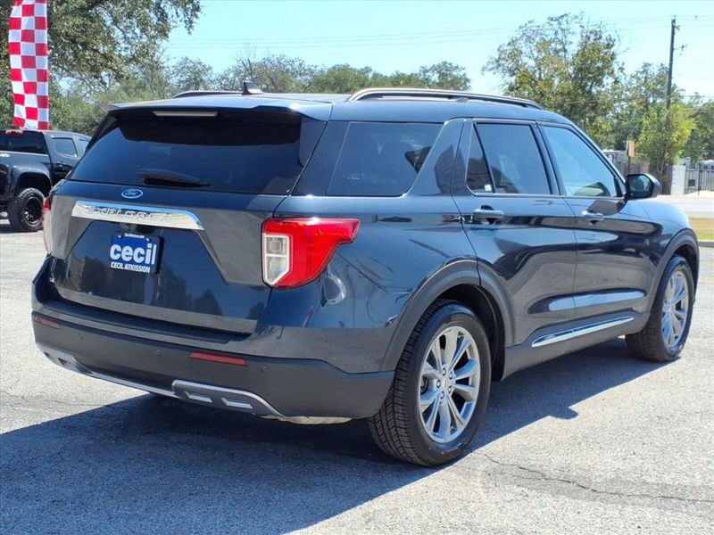 2022 Ford Explorer XLT photo 13