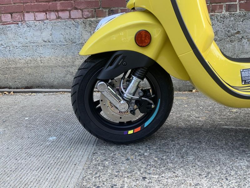 New 2024 Vespa PRIMAVERA 150 SPORT 