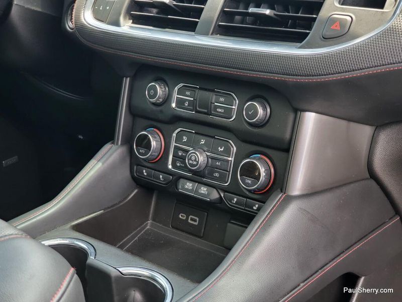 2021 Chevrolet Suburban RSTImage 31