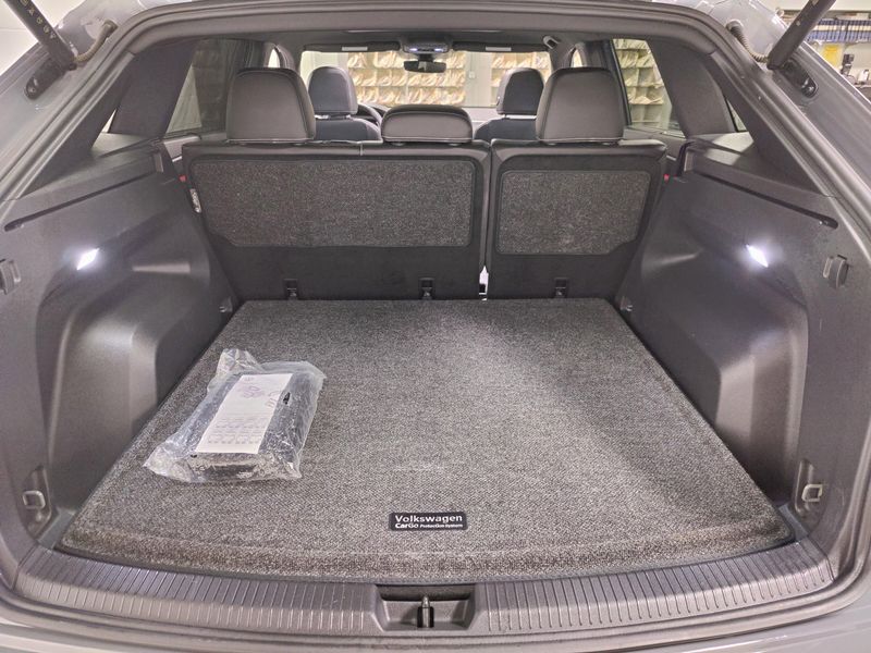 Used 2025 Volkswagen Atlas Cross Sport SEL R-Line Black AWD w/Sunroof/NavImage 14