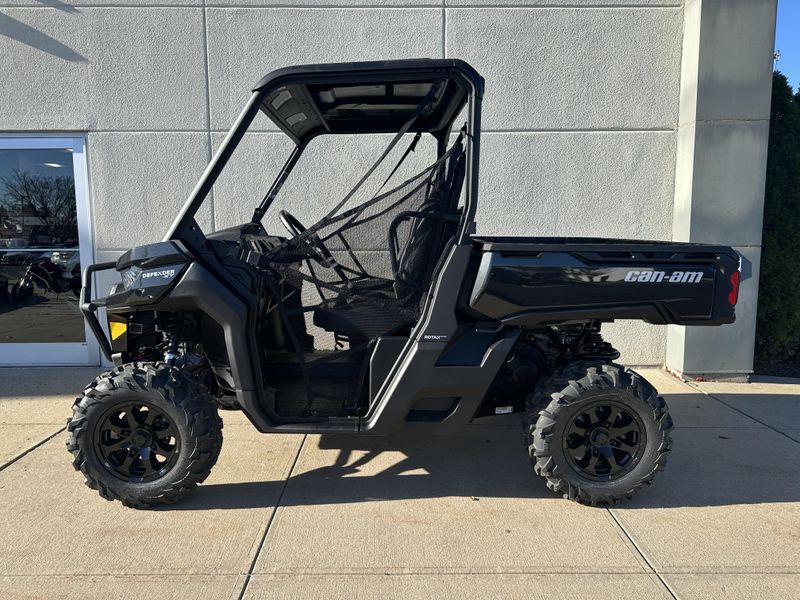 2025 Can-Am DEFENDER XT HD10Image 2