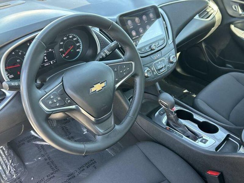 Used 2025 Chevrolet Malibu RSImage 17