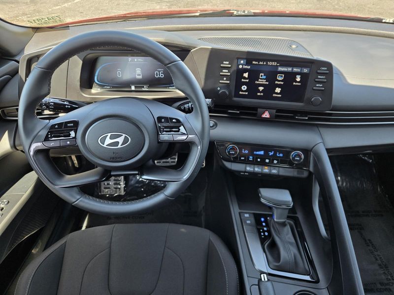 Used 2025 Hyundai Elantra SEL Sport IVT