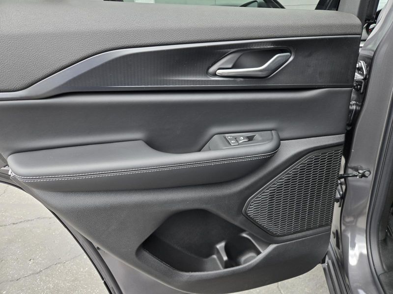 New 2026 Jeep Grand Cherokee Laredo X 4x2