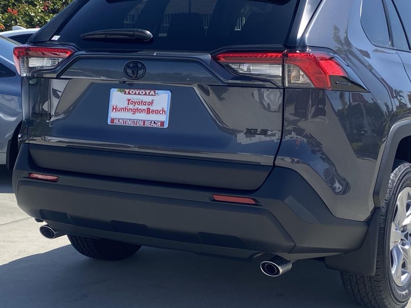 2025 Toyota RAV4 XLEImage 4