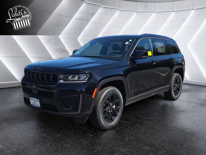 New 2026 Jeep Grand Cherokee Laredo Altitude 4x4