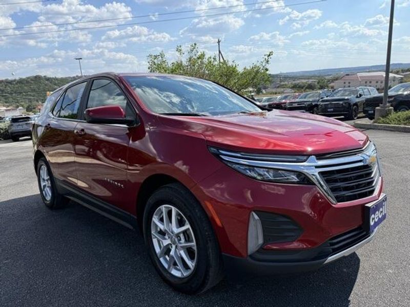 2024 Chevrolet Equinox LT photo 3