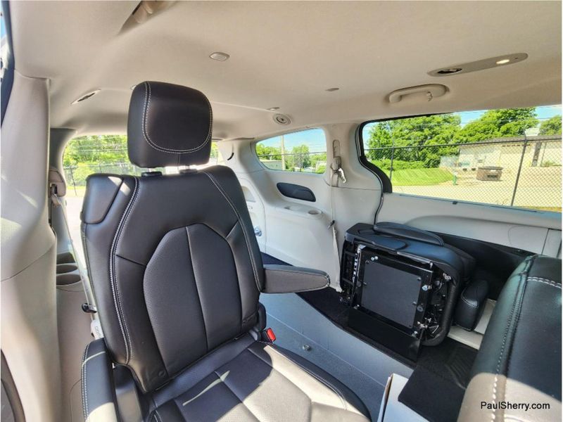 Used 2024 Chrysler Pacifica Touring L