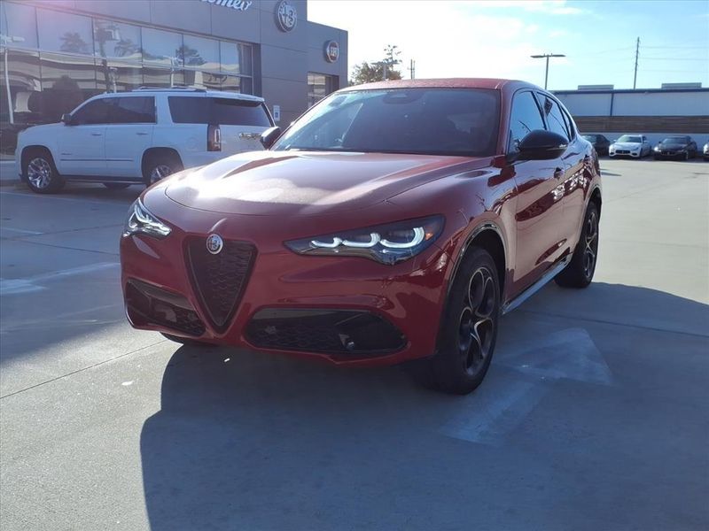 New 2025 Alfa Romeo Stelvio Intensa AwdImage 2
