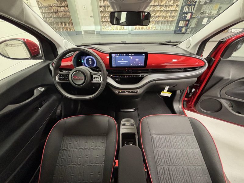 2024 Fiat 500e Inspi(red)Image 14