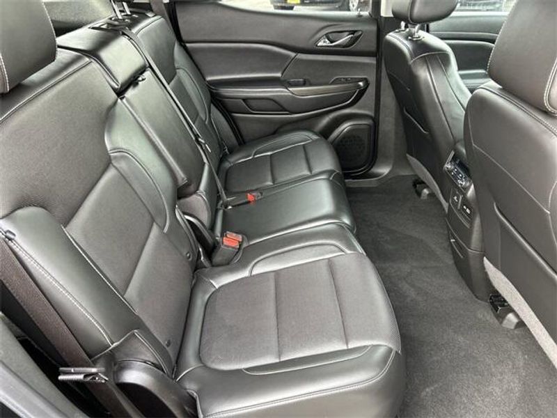 Used 2022 GMC Acadia SLTImage 14