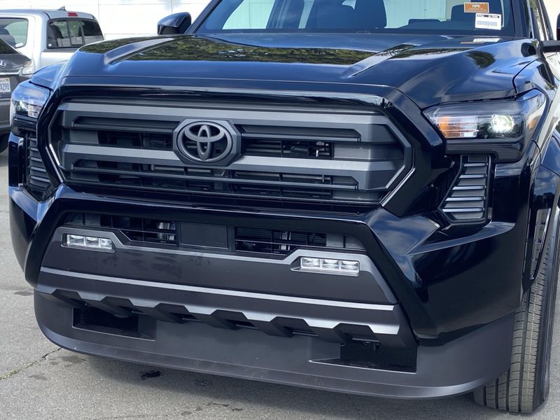 2025 Toyota Tacoma SR5Image 7