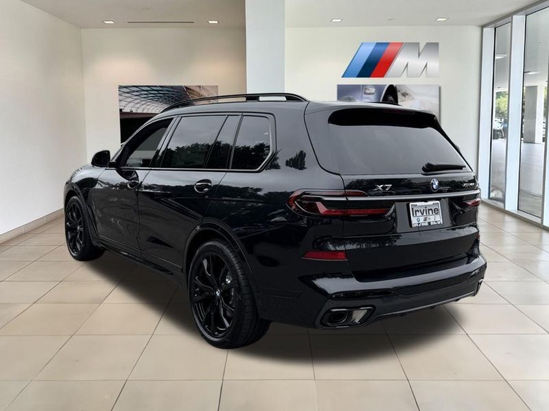 2026 BMW X7 xDrive40iImage 8