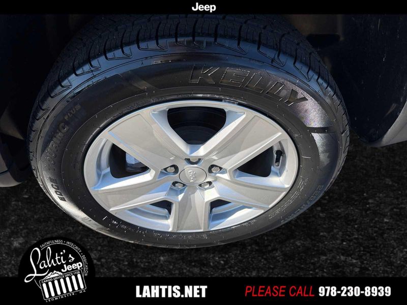 2022 Jeep Compass Latitude photo 4
