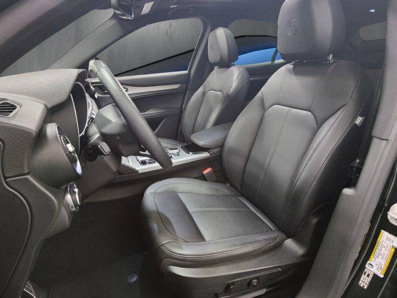 Used 2024 Alfa Romeo Stelvio Ti AWD w/Sunroof & NavImage 16