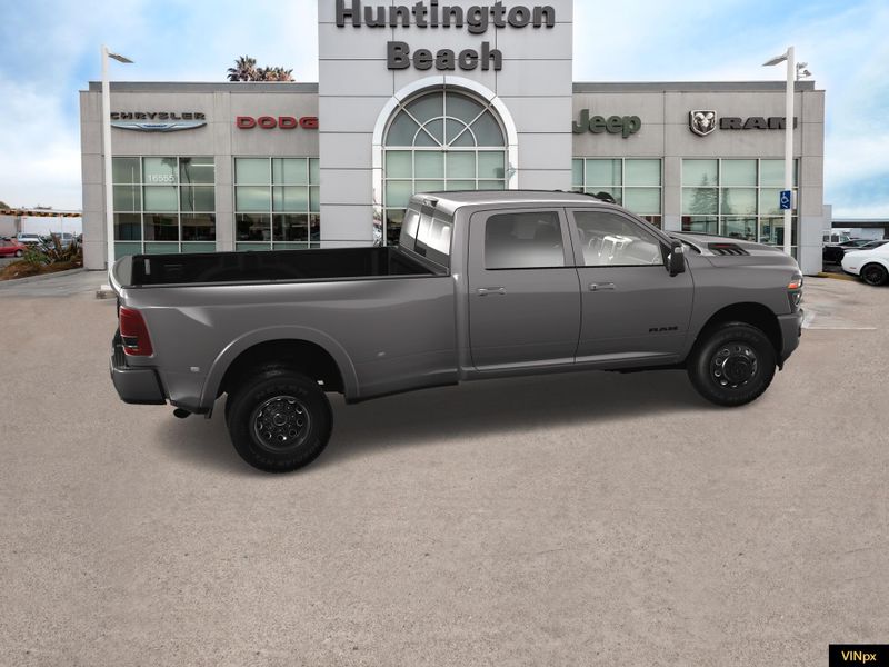2025 RAM 3500 Laramie Crew Cab 4x4 DuallyImage 15