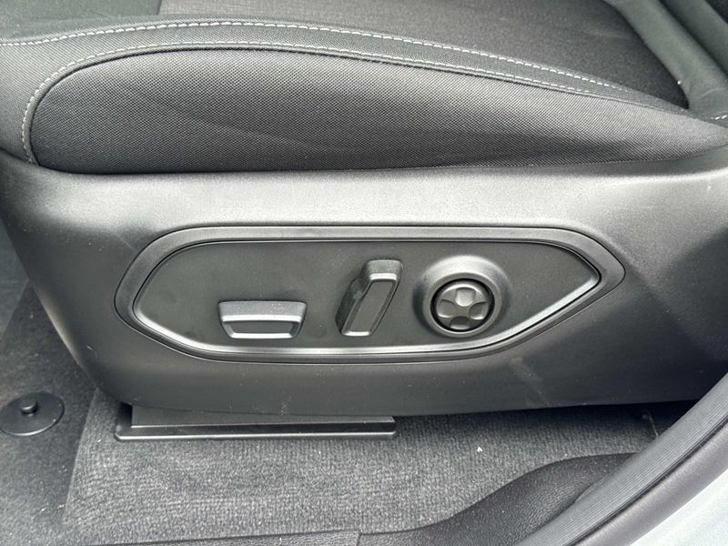 New 2026 Jeep Grand Cherokee L Laredo 4x2