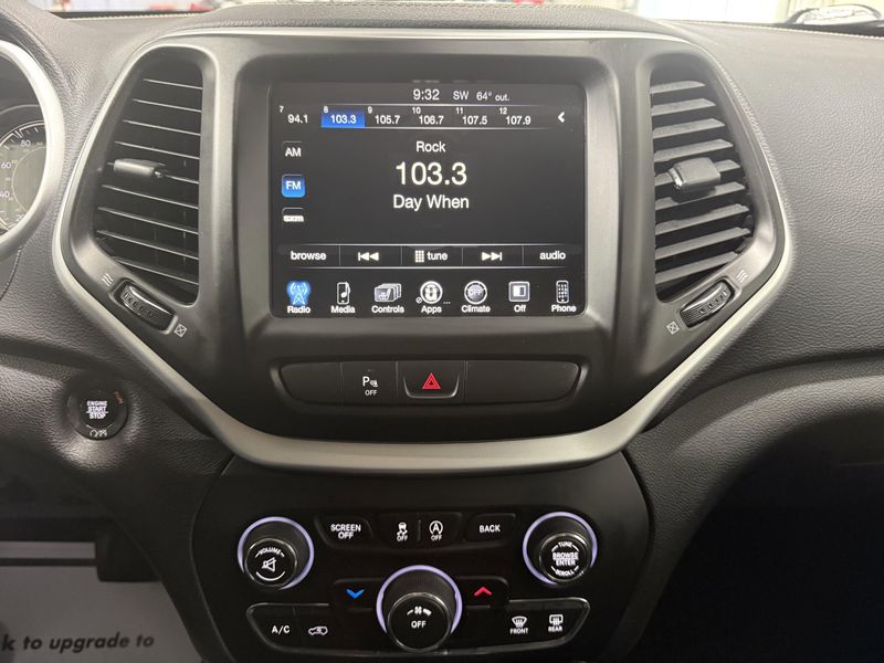 Used 2018 Jeep Cherokee Latitude PlusImage 32