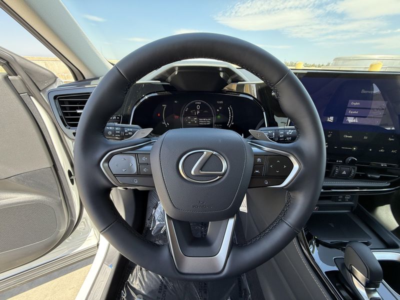 2025 LEXUS NX 450 450h+ LuxuryImage 21