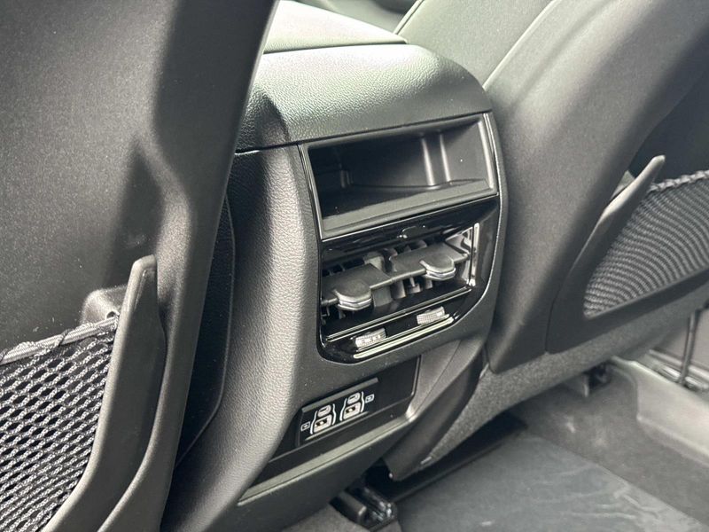 New 2026 Jeep Grand Cherokee Laredo 4x2