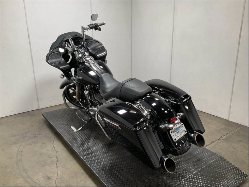 2022 Harley-Davidson Road Glide in a Black exterior color. BMW Motorcycles of Temecula – Southern California (951) 506-6903 bmwmotorcyclesoftemecula.com 