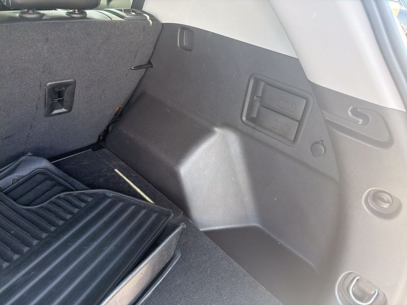 Used 2024 GMC Terrain SLTImage 23
