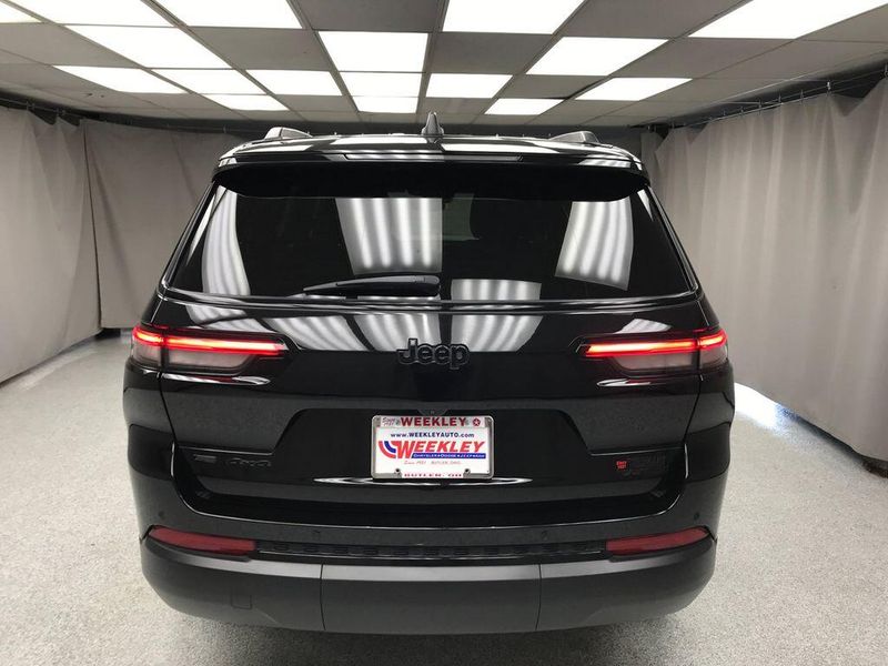 Used 2023 Jeep Grand Cherokee L AltitudeImage 17