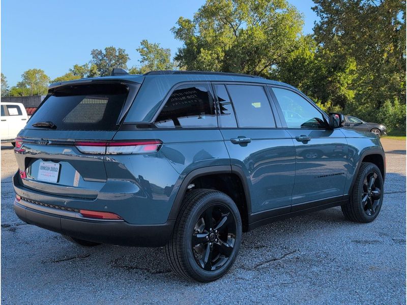 New 2027 Jeep Grand Cherokee Limited 4x4Image 5