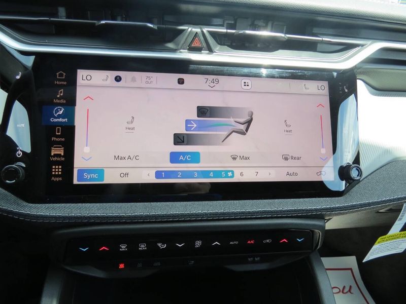 New 2026 Jeep Cherokee Laredo 4x4Image 13